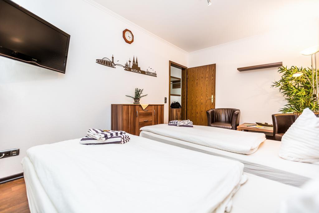 Hotel Schuetze Superior Hürth Oda fotoğraf